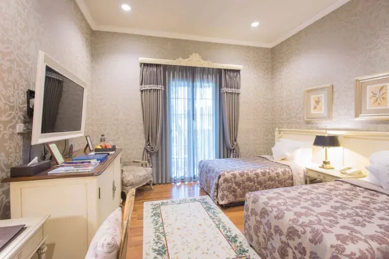 Deluxe-Twin-bed-768x512.jpg (1)